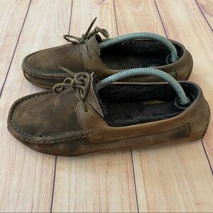 UGG Men's Dark Brown Slipper With Furry Inside Leather Outside Size 11 with rips